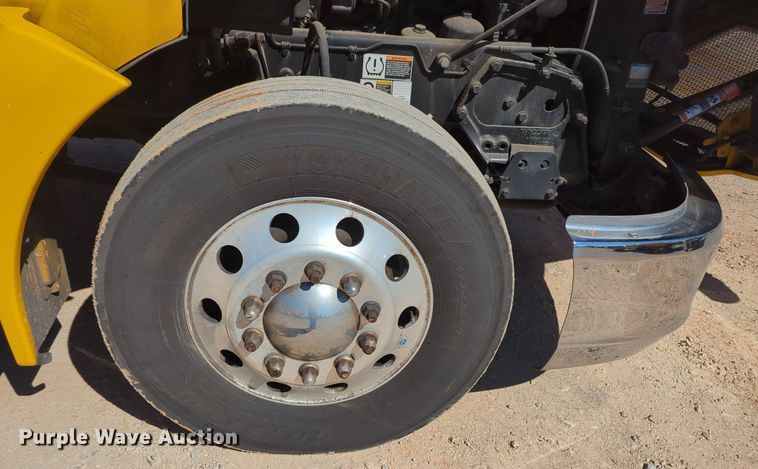 image for item NG9422 2019 Kenworth T680 semi truck