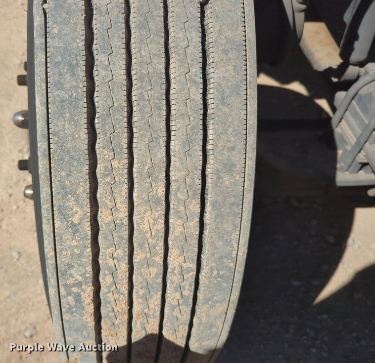 image for item NG9422 2019 Kenworth T680 semi truck