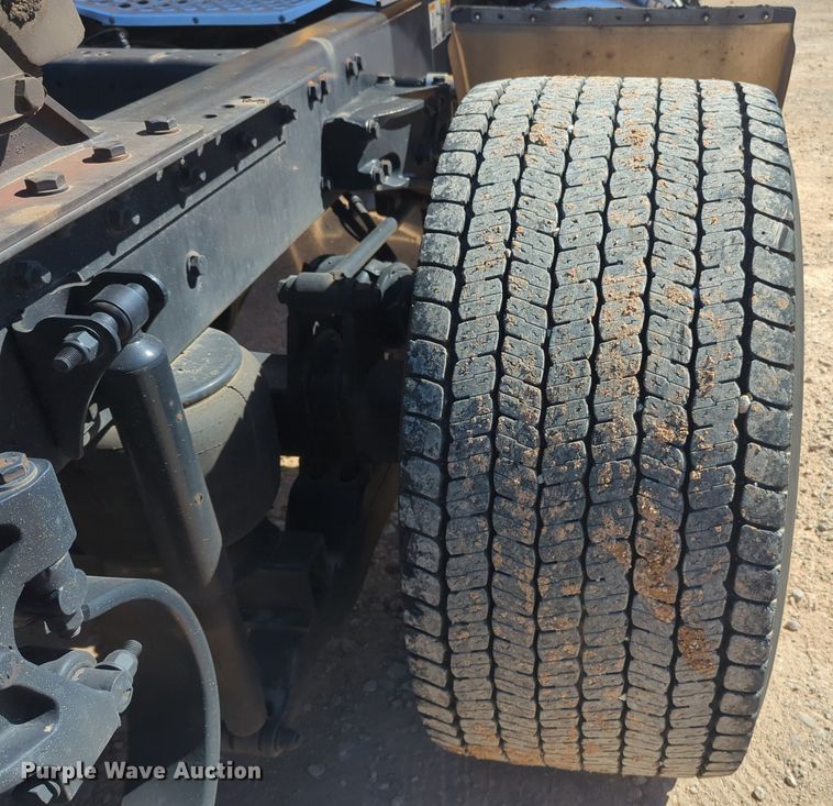 image for item NG9422 2019 Kenworth T680 semi truck