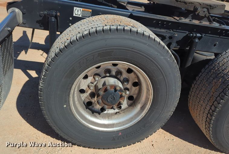 image for item NG9422 2019 Kenworth T680 semi truck