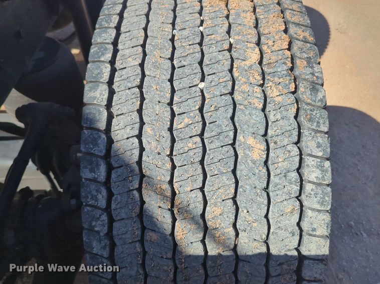 image for item NG9422 2019 Kenworth T680 semi truck