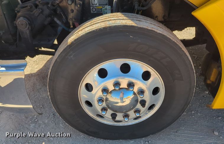 image for item NG9422 2019 Kenworth T680 semi truck