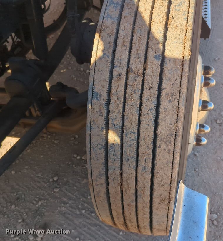 image for item NG9422 2019 Kenworth T680 semi truck