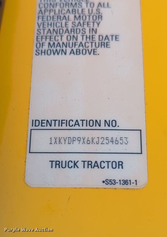 image for item NG9422 2019 Kenworth T680 semi truck