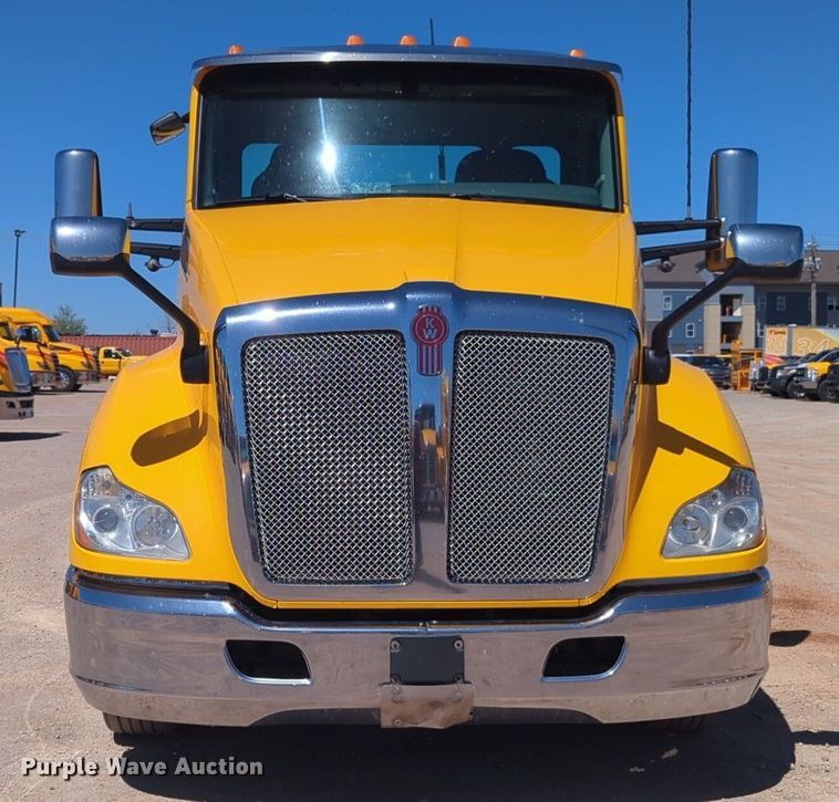 image for item NG9423 2019 Kenworth T680 semi truck