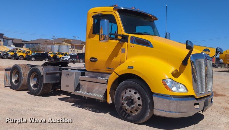 image for item NG9423 2019 Kenworth T680 semi truck