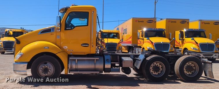 image for item NG9423 2019 Kenworth T680 semi truck