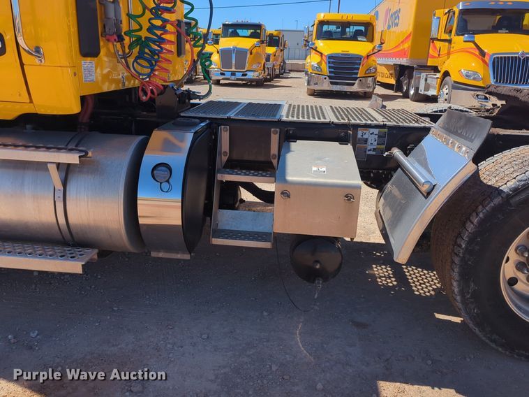 image for item NG9423 2019 Kenworth T680 semi truck