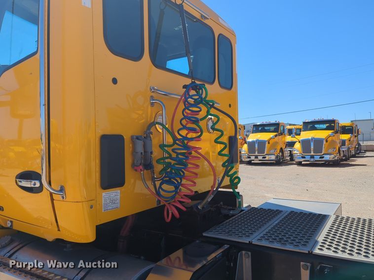 image for item NG9423 2019 Kenworth T680 semi truck