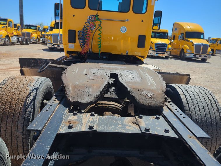 image for item NG9423 2019 Kenworth T680 semi truck