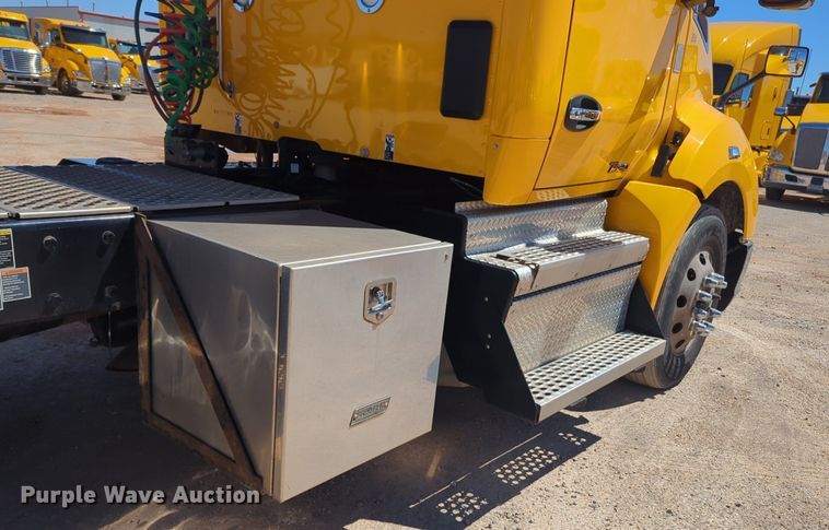 image for item NG9423 2019 Kenworth T680 semi truck