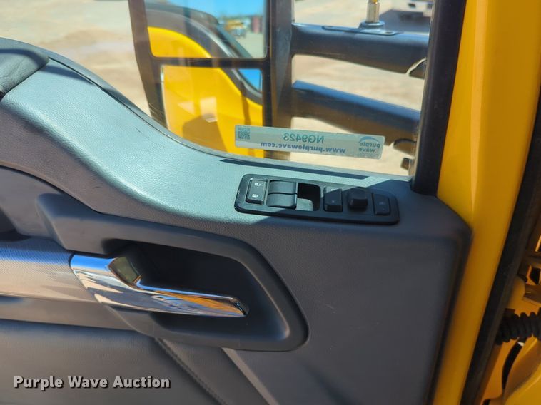 image for item NG9423 2019 Kenworth T680 semi truck