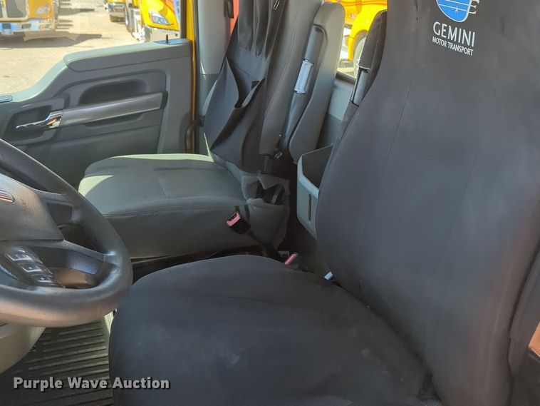 image for item NG9423 2019 Kenworth T680 semi truck