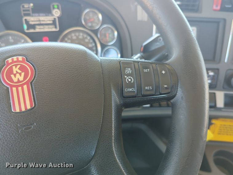 image for item NG9423 2019 Kenworth T680 semi truck