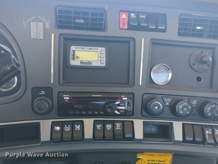 image for item NG9423 2019 Kenworth T680 semi truck