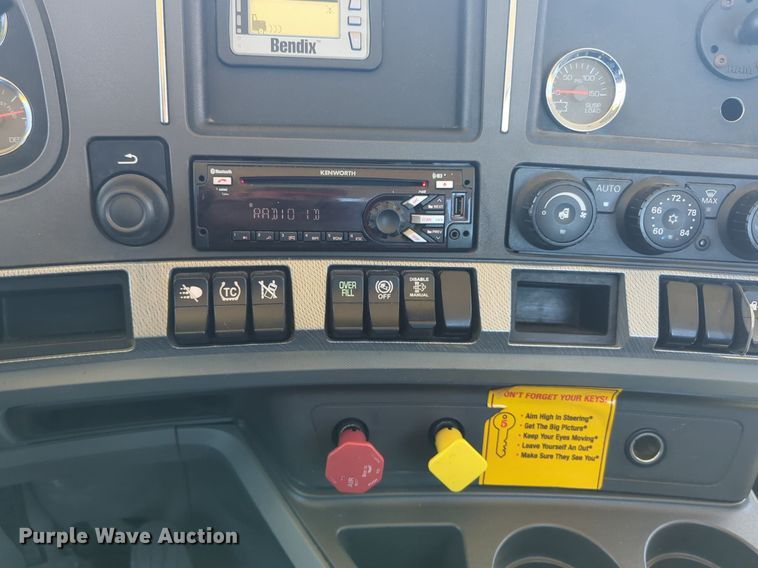 image for item NG9423 2019 Kenworth T680 semi truck