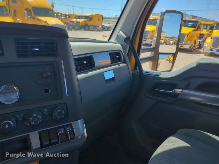 image for item NG9423 2019 Kenworth T680 semi truck