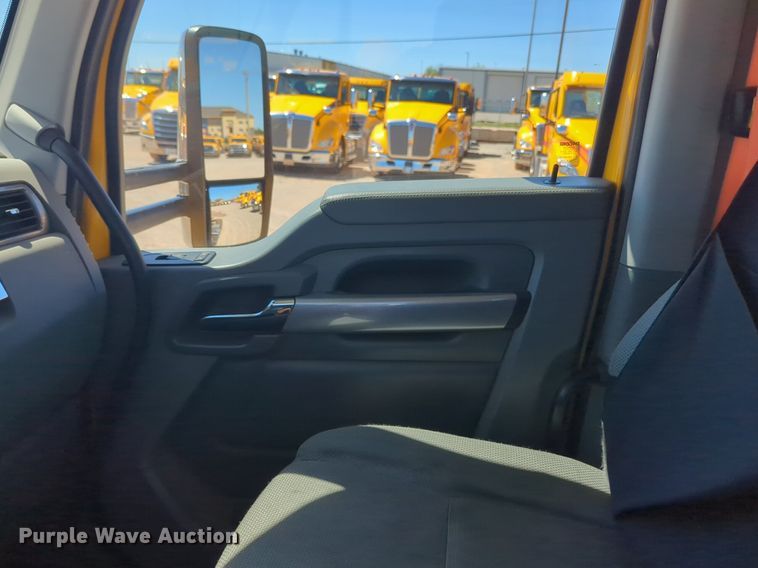 image for item NG9423 2019 Kenworth T680 semi truck