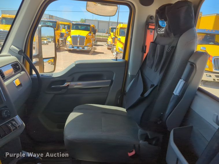 image for item NG9423 2019 Kenworth T680 semi truck