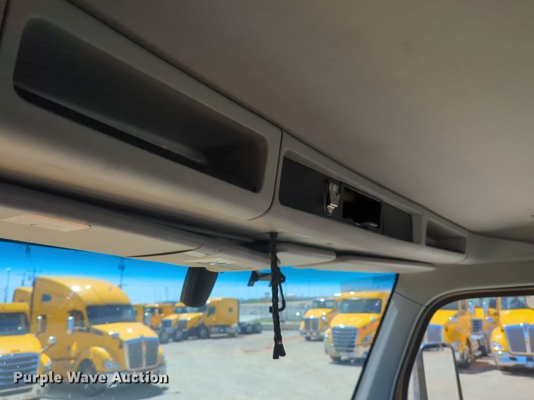 image for item NG9423 2019 Kenworth T680 semi truck