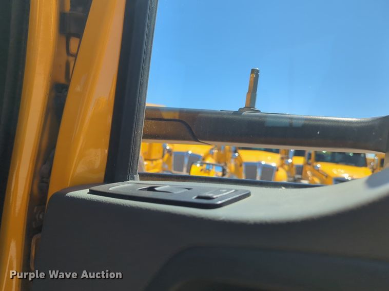 image for item NG9423 2019 Kenworth T680 semi truck