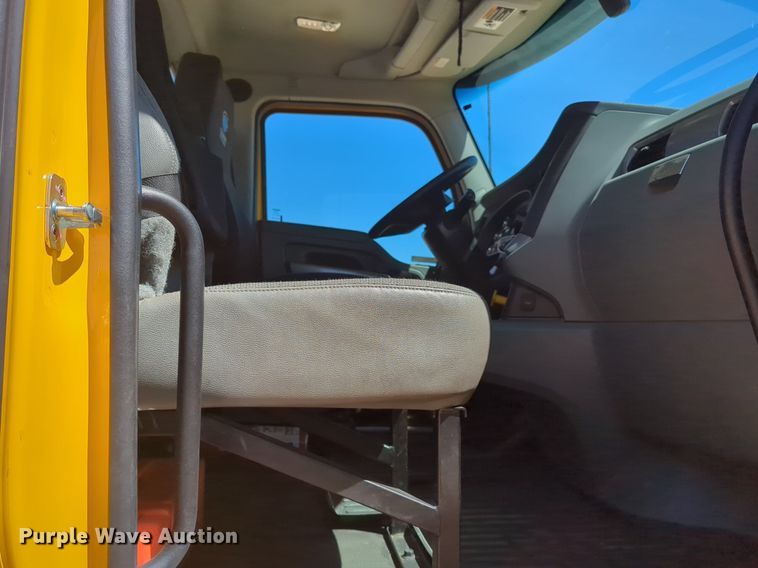 image for item NG9423 2019 Kenworth T680 semi truck