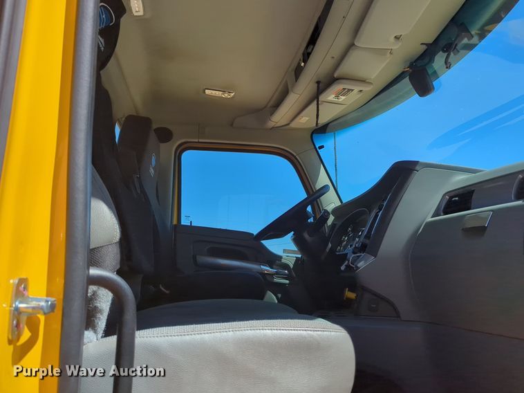 image for item NG9423 2019 Kenworth T680 semi truck