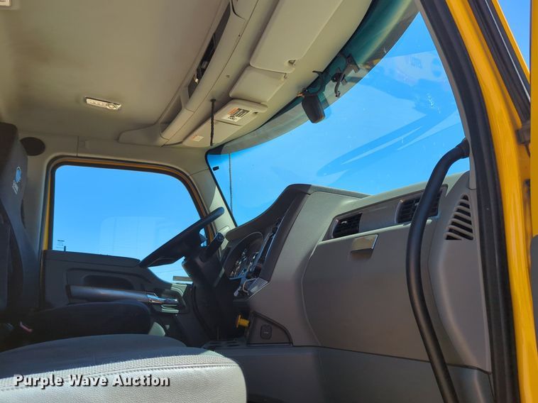 image for item NG9423 2019 Kenworth T680 semi truck