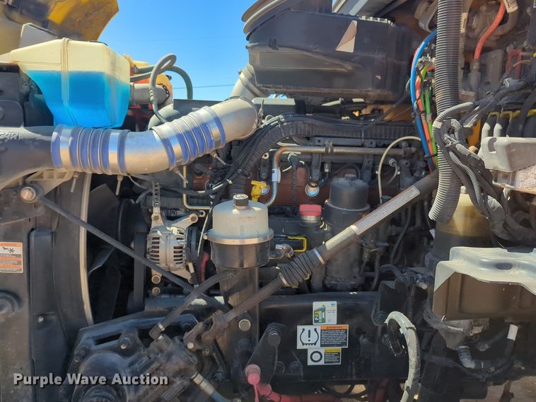 image for item NG9423 2019 Kenworth T680 semi truck