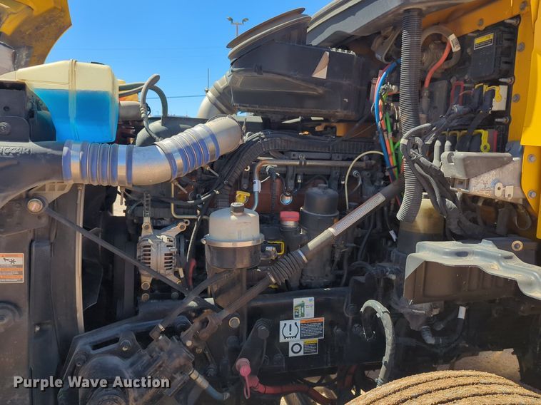 image for item NG9423 2019 Kenworth T680 semi truck