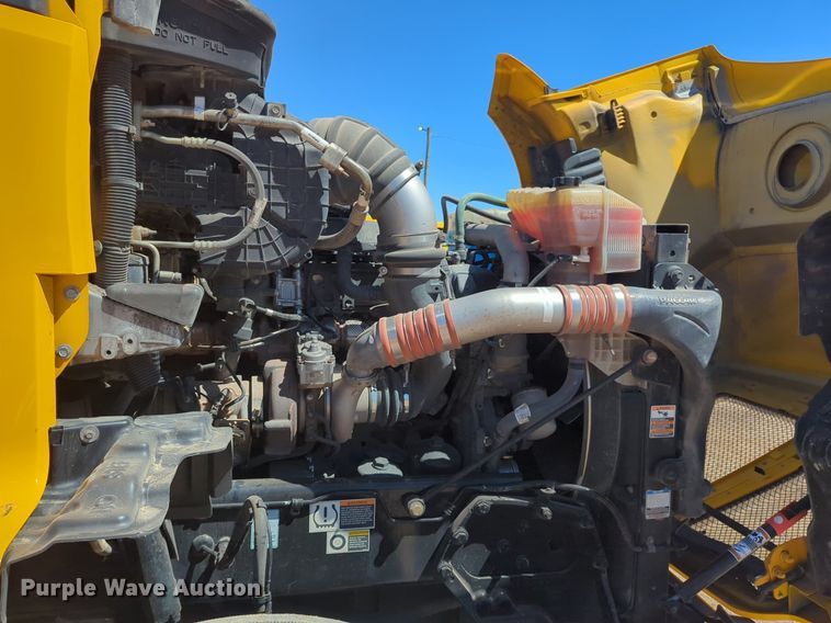 image for item NG9423 2019 Kenworth T680 semi truck