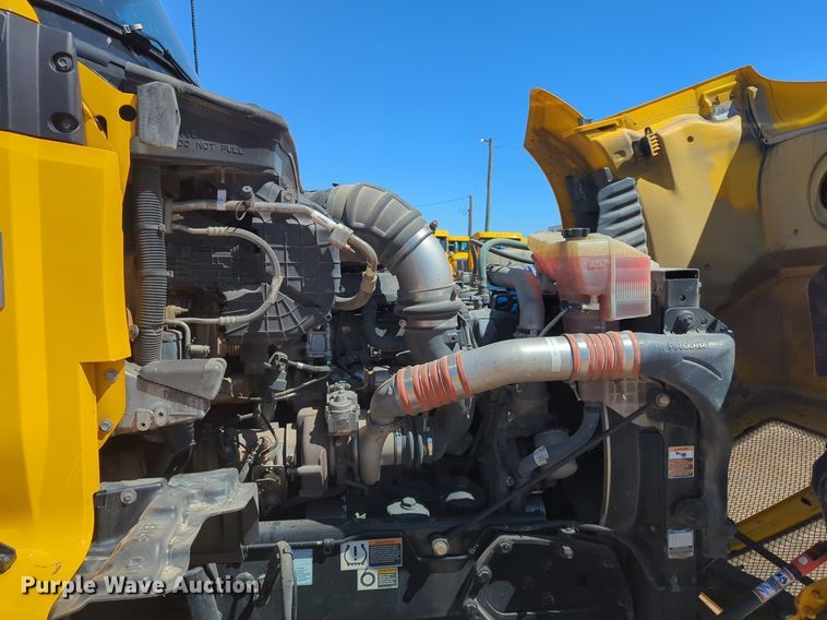 image for item NG9423 2019 Kenworth T680 semi truck