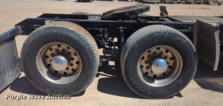 image for item NG9423 2019 Kenworth T680 semi truck