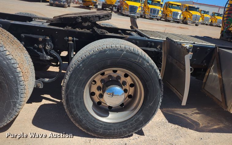 image for item NG9423 2019 Kenworth T680 semi truck