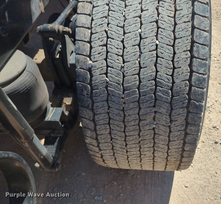 image for item NG9423 2019 Kenworth T680 semi truck