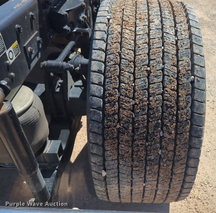 image for item NG9423 2019 Kenworth T680 semi truck