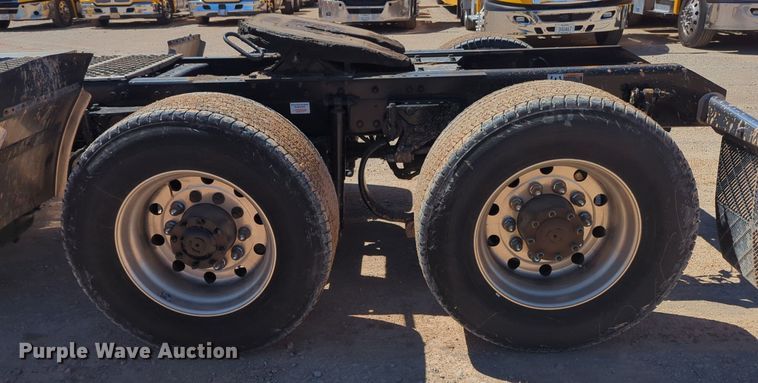 image for item NG9423 2019 Kenworth T680 semi truck