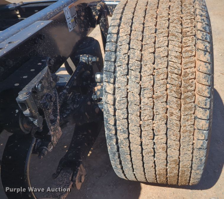 image for item NG9423 2019 Kenworth T680 semi truck