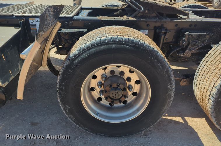 image for item NG9423 2019 Kenworth T680 semi truck