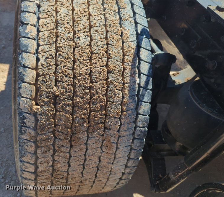 image for item NG9423 2019 Kenworth T680 semi truck