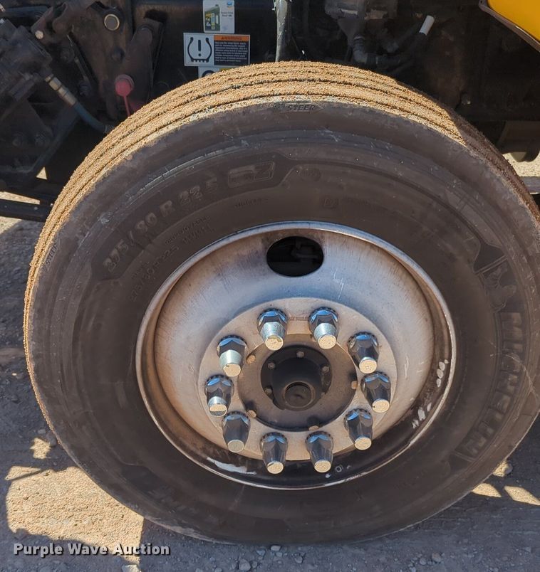 image for item NG9423 2019 Kenworth T680 semi truck