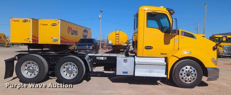 image for item NG9424 2020 Kenworth T680 semi truck