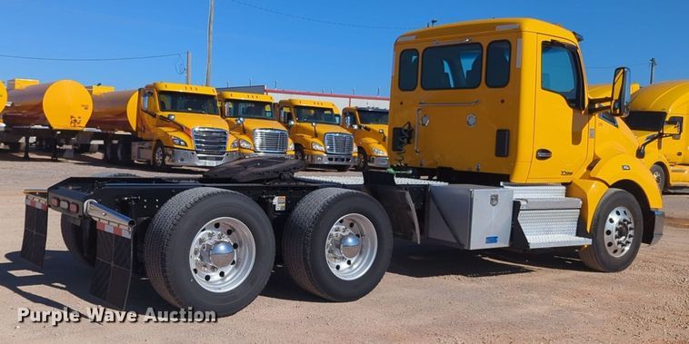 image for item NG9424 2020 Kenworth T680 semi truck