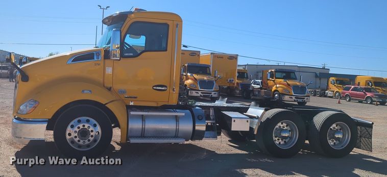 image for item NG9424 2020 Kenworth T680 semi truck
