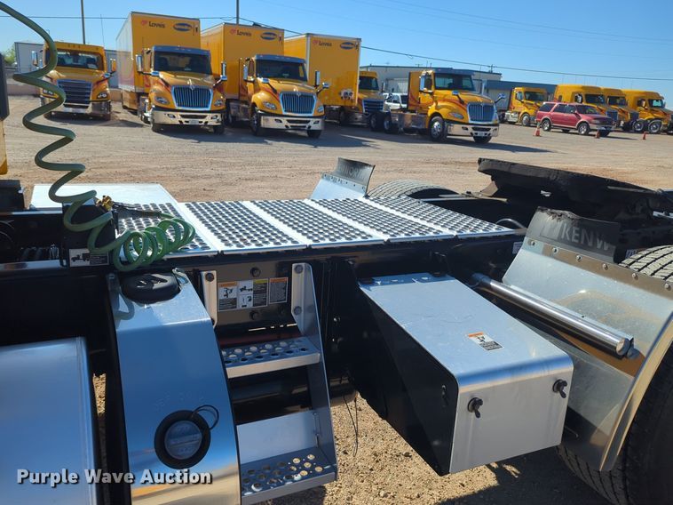 image for item NG9424 2020 Kenworth T680 semi truck