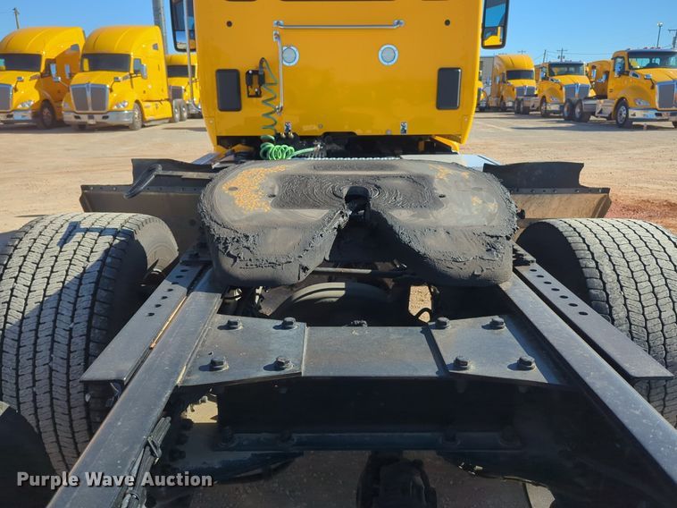 image for item NG9424 2020 Kenworth T680 semi truck