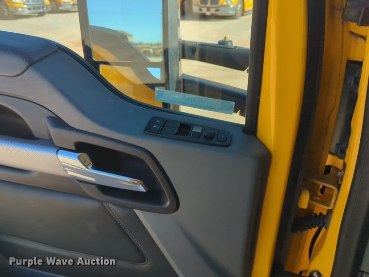 image for item NG9424 2020 Kenworth T680 semi truck