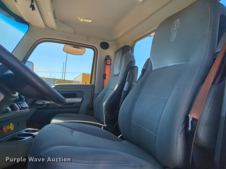 image for item NG9424 2020 Kenworth T680 semi truck