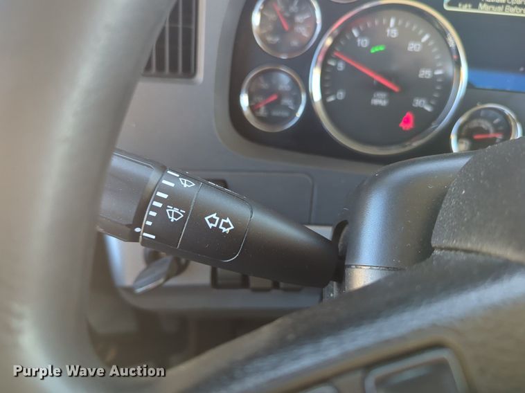 image for item NG9424 2020 Kenworth T680 semi truck