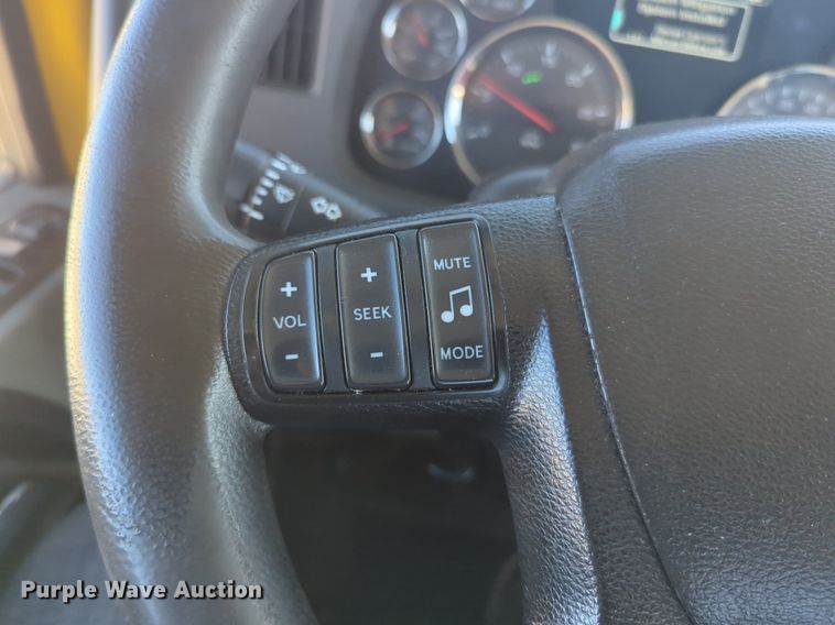 image for item NG9424 2020 Kenworth T680 semi truck